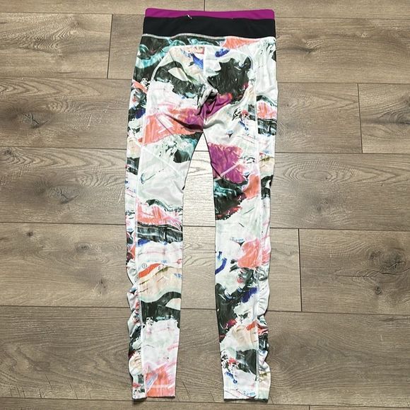 Lululemon Athletica Pink and White Leggings with Artistic Design - Picture 4 of 13